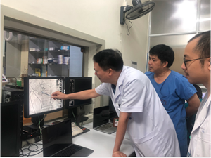 Lần đầu tiên bác sĩ tim mạch Việt Nam thực hiện thành công thay van trong van động mạch chủ